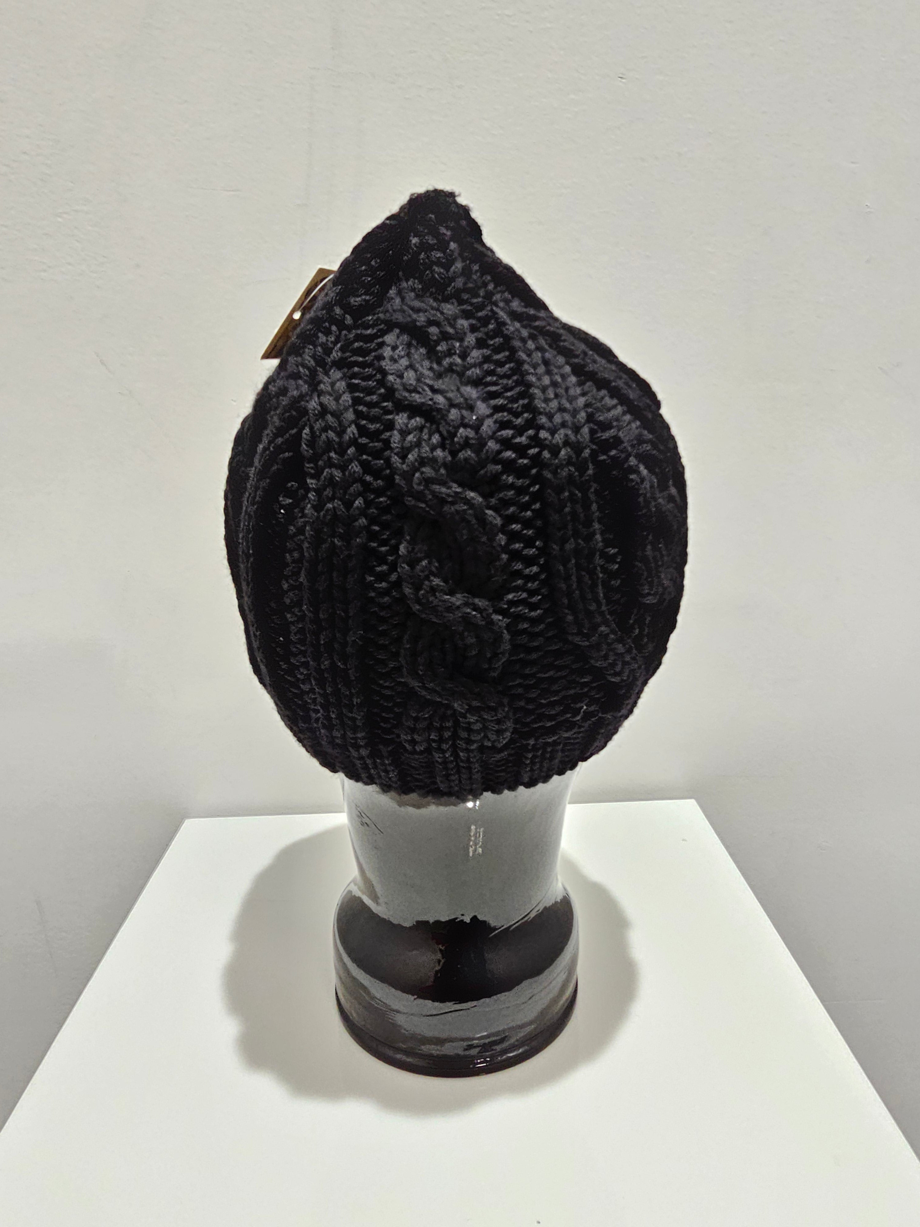 Authentic canada goose cable knit black beanie