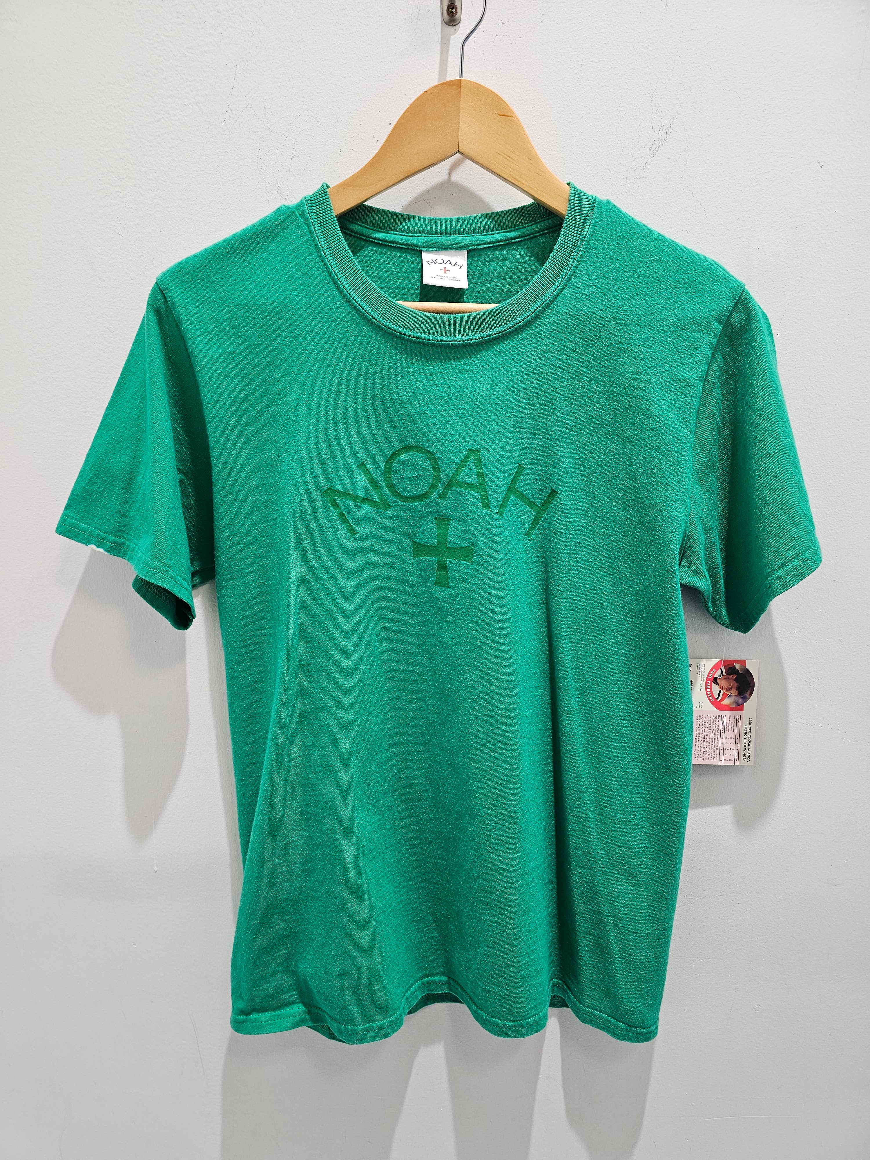 Noah tonal core green logo tshirt